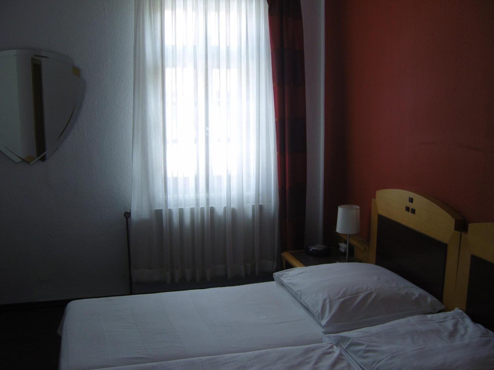 Zum Loewen Hotel บาดฮอมบูร์ก ฟอร์ แดร์เฮอเฮอ ภายนอก รูปภาพ