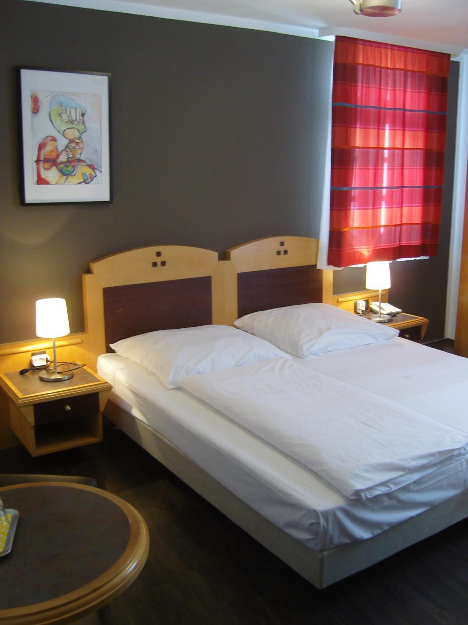 Zum Loewen Hotel บาดฮอมบูร์ก ฟอร์ แดร์เฮอเฮอ ภายนอก รูปภาพ
